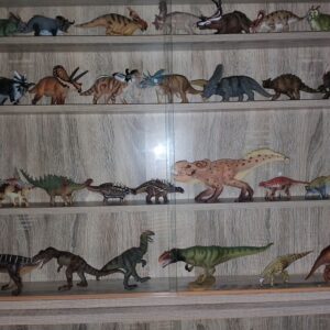 Colección de Dinosaurios de excelente calidad de la reconocida Marca CollectA + 4 Expositores Vitrinas Cristal + 1 Enciclopedia